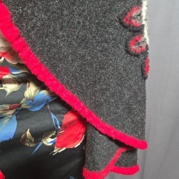Vintage Wool Cape Poncho Vest Gray Red Roses Made In Italy Gothic Witchy Boho - Picture 9 of 15